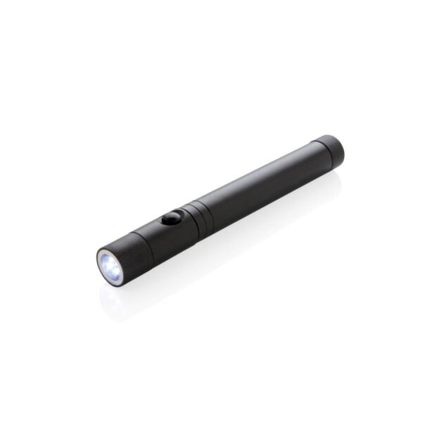 Telescopic light with magnet