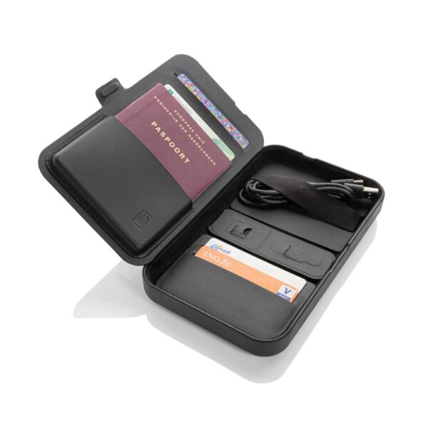 Swiss Peak RCS recycled travel case with 3 in 1 charger